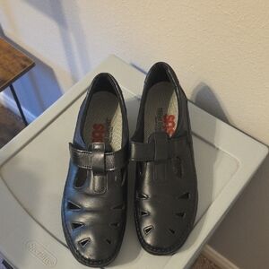 SAS Women's Black Leather Hook-and-Loop Sandals